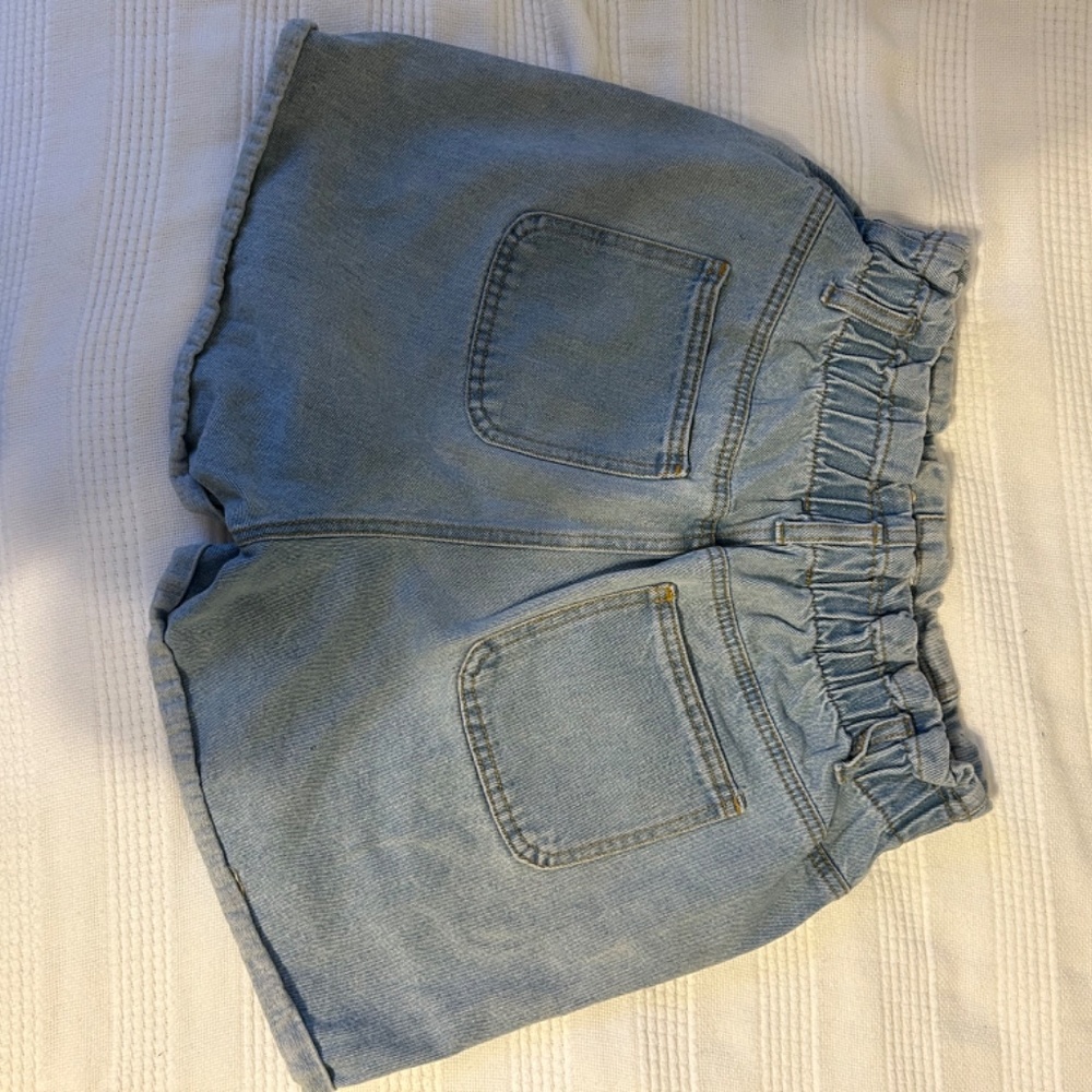 Shorts - Picture 2 of 3